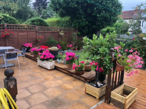 2 double bedroom flat with large garden